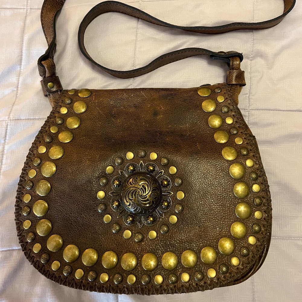 Patricia Nash Medallion Lucian shoulder bag Brown distressed leather. Boho style